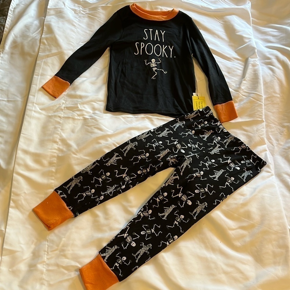 NWT Rae Dunn stay spooky children’s set 3T‎